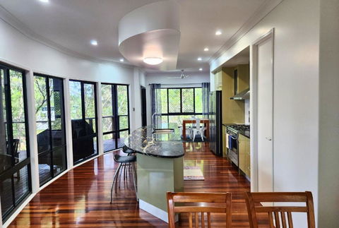 EUROLIE ON HIGH At Kingfisher Bay Fraser Island - Northern Rivers Accommodation 4