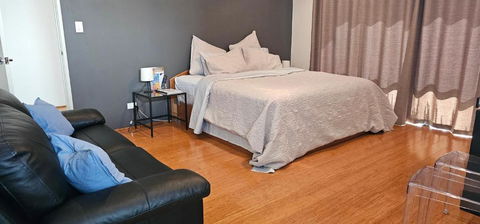 Private King Bed Guest Suite - Northern Rivers Accommodation 0