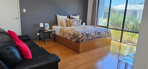 Private King Bed Guest Suite - Northern Rivers Accommodation 2