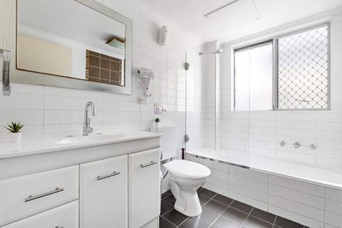Warm Oasis At Parramatta- 2 BR - Free Parking - Near Shops - Northern Rivers Accommodation 3