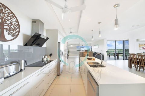ZEN LUXURY: 2-Story 4-BR Penthouse In Darwin City With Mindal Markets & Harbour Views - Northern Rivers Accommodation 0