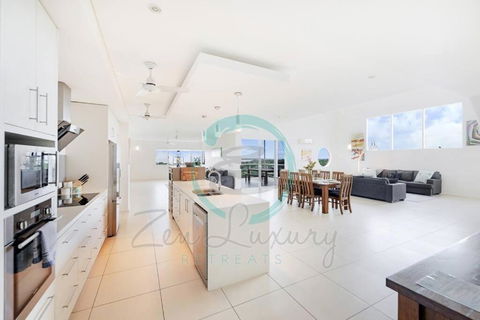 ZEN LUXURY: 2-Story 4-BR Penthouse In Darwin City With Mindal Markets & Harbour Views - Northern Rivers Accommodation 2