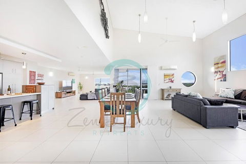 ZEN LUXURY: 2-Story 4-BR Penthouse In Darwin City With Mindal Markets & Harbour Views - Northern Rivers Accommodation 3