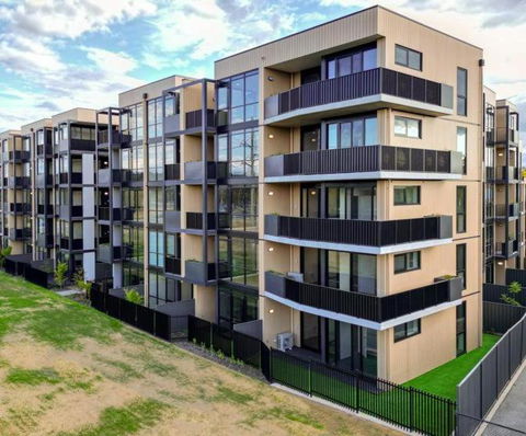 ZMITH Apartment - BROOKE, - Near AIS, GIO Stadium, UC, & Nth - Canberra Hospital - Northern Rivers Accommodation 2