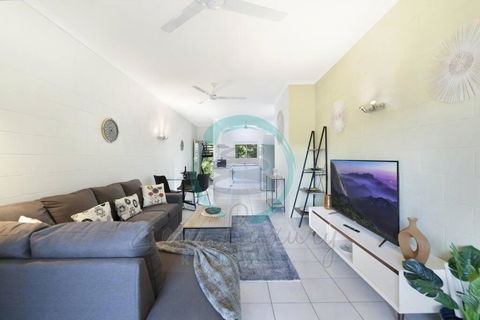 ZEN Westralia: 2-BR Cozy Inner-City Apt Near Shops - Northern Rivers Accommodation 0
