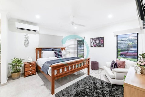 Zenhouse: 4BR Stylish Work/Family Home In Muirhead - Northern Rivers Accommodation 2