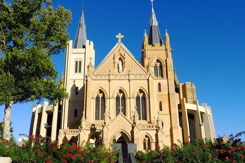 Perth Scavenger Hunt: Perched On A Swan - Northern Rivers Accommodation 1