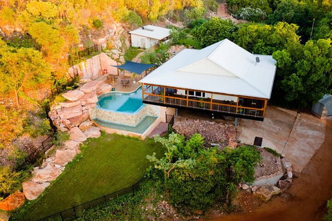 Wet Season Incredible Islands Tour - Horizontal Falls & Cygnet Bay Pearl Farm - Northern Rivers Accommodation 5