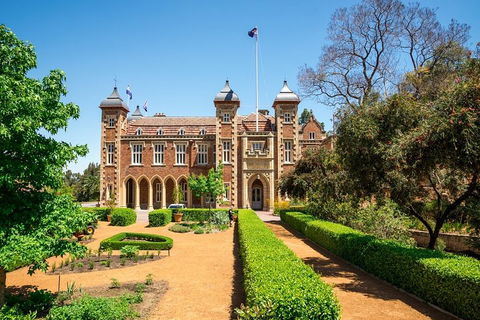 Perth Scavenger Hunt: Perched On A Swan - Northern Rivers Accommodation 0